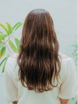 ヘアアンドリラクゼーション シャッセ(Hair&Relaxation SASE) 波巻きカーリースタイル