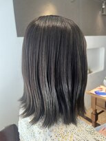 【オリーブグレージュ×外はねボブ】