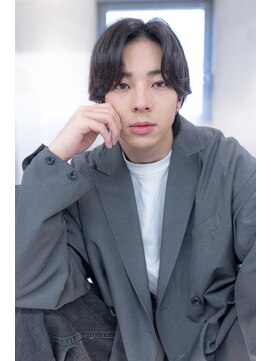 イオ 本厚木(io) 波巻きツイストパーマセンターパートアッシュブラック束感