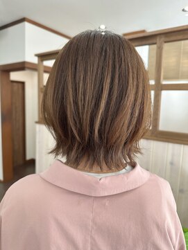 ニジウタ(nijiuta) 軽やかレイヤーボブ