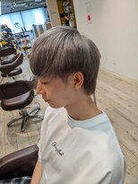 コワファーストナガサキシャンプーボーイ(COIFF1RST NAGASAKI SHAMPOO BOY)&nbsp;ワンブリーチ×シルバーアッシュ