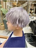 シルバーカラーツーブロックマッシュショート　ブリーチデザイン