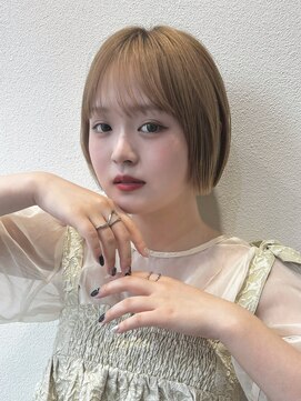 アンバー 池袋(amber) ぷつっとかわいいハイトーンミニボブ