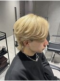 センターパート毛流れウルフマッシュブリーチブロンドベージュ