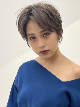 イヴォークトーキョーオーサカ(EVOKE TOKYO osaka) ショート ハイライト 耳かけ センターパート 大人ショート
