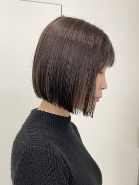 グランツ ヘアー(GLANZ Hair) グレージュ切りっぱなしボブ前髪ありミニボブミルクティベージュ