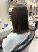 切りっぱなしボブ×明るめミルクティーベージュ