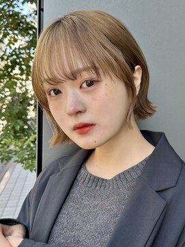 トルネード(TORNADO) 前髪あり、柔らかベージュボブ