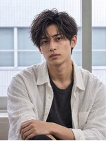 フレイムスヒュー 高崎店(FRAMES HUE)&nbsp;黒髪ナチュラルツイストツーブロックセンターパート