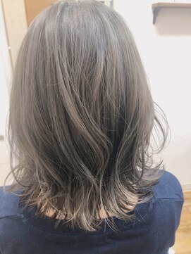 ペリドットエフ(peridot f) 透明感 外国人風カラー 外ハネミディアム 30代 40代 50代 60代