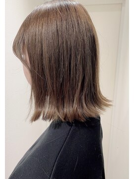 ステア ケース(stair case) 【大人かわいい ツヤ髪】外ハネ レイヤー ボブ