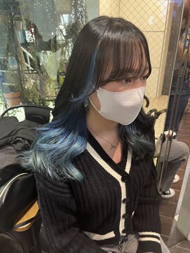 ヘアーアンドメイク ビス(HAIR&MAKE bis) 一回でできるクリアブルー×インナーカラー　【多田　華歌】