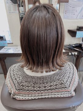 リリ(Liri material care salon by JAPAN) ばっさりボブ[グレーベージュ/グレージュカラー]