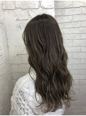 オリーブグレージュ