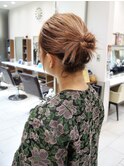 おだんごアレンジ　タイトヘア　お呼ばれヘア　シンプルまとめ髪