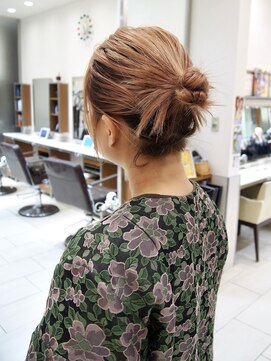 ピークアブー アヴェダ アトレ恵比寿(PEEK-A-BOO AVEDA) おだんごアレンジ タイトヘア お呼ばれヘア シンプルまとめ髪