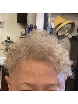 スカイ(SKY) プラチナシルバー+ツイストパーマ