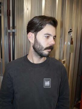 メリケンバーバーショップ トーキョー(MERICAN BARBERSHOP TYO) BURG【 メンズカットスパイキーサイドパートスキンフェード】