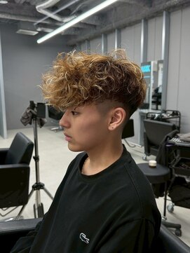 リッチブランドアンドコー(Rich Brand&Co) スペインカール ハイライトカラー メンズカット メンズパーマ