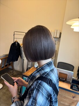 エイト(eito) 赤みのないベージュカラー