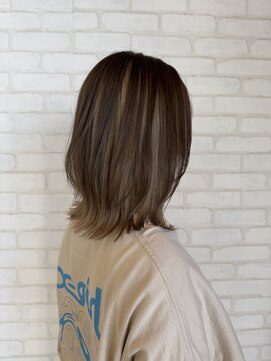 ビス リアン 川口店(Vis lien) 20代30代アンブレラカラーミルクティーベージュ外ハネミディ