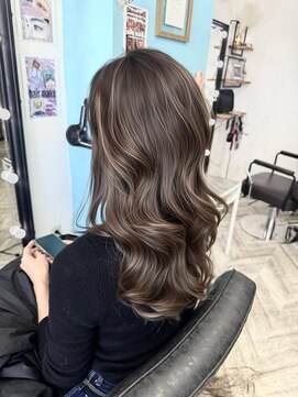 大人ハイライト　ミルクティー　透明感カラー