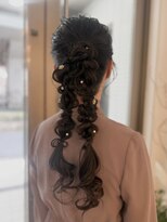 アヴェイル ヒロオ(a'vail Hiroo)&nbsp;ツインポニー編みおろしヘアアレンジ