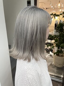 salon de MiLK 札幌大通店【サロン ド ミルク】 ケアブリーチで作るシルバーグレージュカラー♪