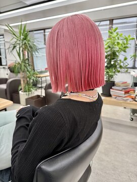 ヒビヲ 天神警固(HIBIO) ショートボブ切りっぱなしボブタッセルボブブリーチダブルカラー