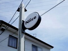 ニイス(Niice)の雰囲気（丸い看板が目印です♪）