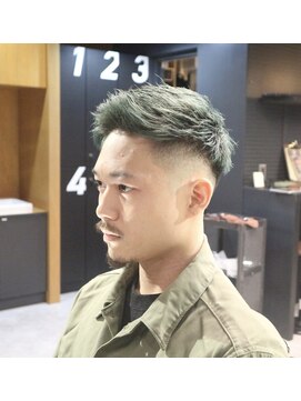 フランクスバーバー アンド ビアークラブ(FRANK'S BARBER and BEER CLUB) かき上げワイルドツーブロックテクノスキンフェードカット