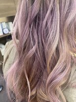 シェルビー 新宿(SHELBe)&nbsp;小顔×ホワイトピンクデザインカラー[新宿/ヘッドスパ/白髪染め]