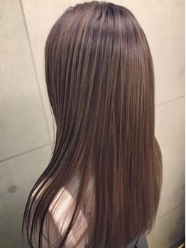 クリスタルハートヘアー(CRYSTAL HEART HAIR)の写真/髪のダメージをケアプロが選定するトリートメントで、髪の芯から輝く艶やかで潤いのある質感に♪