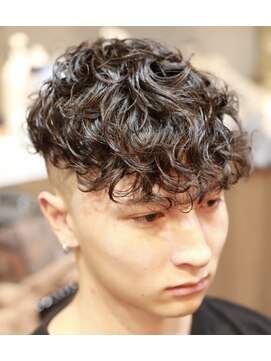 バーバーショップ スバル(BARBERSHOP SUBARU) <理容室><バーバー>スペインカール フェード