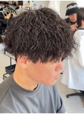 波巻きスパイラルパーマシャドウパーマメンズ刈り上げ緩め30代