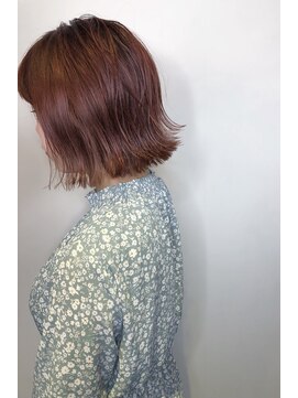 モルニ(MORNI) チェリーレッド_マロンベージュ Aラインボブ かきあげ