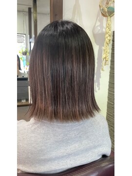 ラウレア(LAULEA) 切りっぱなしボブ