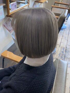 ヨンセンチメートル 横川店(4cm) カーキアッシュ