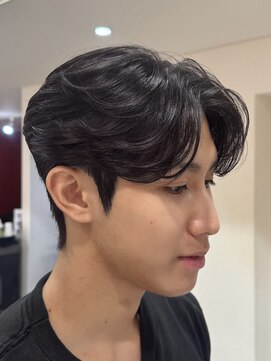 ノラキチジョウジ(NORA KICHIJOJI) センターパートダウンパーマカルマパーマフェザーパーマ韓国ヘア