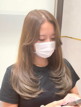 ジーナ 高槻(Zina) ワンカールレイヤーカット/トレンドヘア