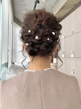 イマイ ケイアウラ(imaii k-aura) 編み込みシニヨンアレンジ