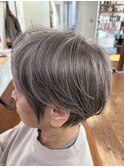 白髪ぼかしショート