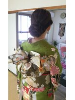 きものサロン すずめ屋&nbsp;振袖にもルーズ系編み込みシニヨン