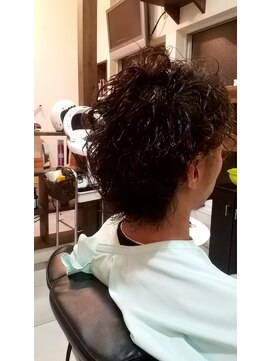 オッジ ヘアー ジャッロ(Oggi Hair giallo) デザインパーマ
