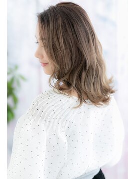 ヘアアンドビューティー ミック(Hair & Beauty miq) グラデーションカラーの外国人風グラマラス!エアリーミディ