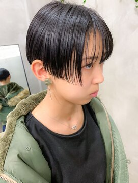 テトヘアー(teto hair) スリークショート、前下がり、刈り上げ女子、黒髪