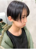 スリークショート、前下がり、刈り上げ女子、黒髪