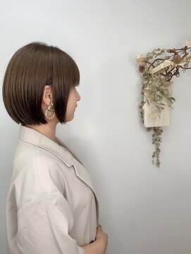 イーラ(era) 《era》ブリーチあり　ミルクティーグレージュ　みわ