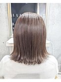 外ハネボブ 秋カラー くすみグレージュ 切りっぱなしボブ 小顔