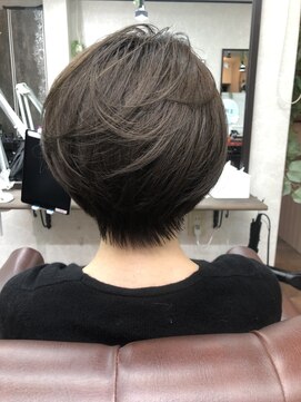 ベル(Bell) 20代/30代/40代/大人ショートボブ/耳かけショート